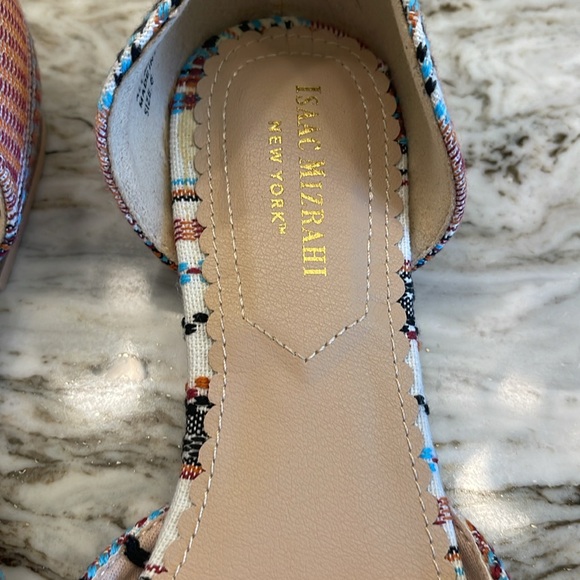 Isaac Mizrahi Slip On Shoes/Like New/ Tribal Design - Picture 3 of 8